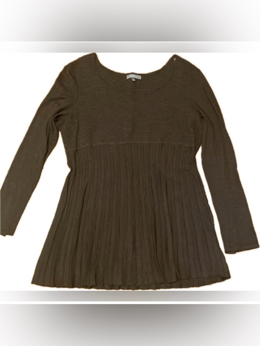 Daisy Fuentes Brown Pleated sweater. NWOT and never worn. Womenโs size XL.
